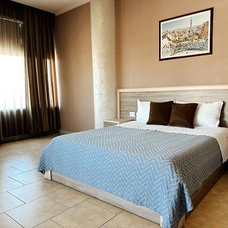 Hotel Terminal Tiranë Luaran gambar
