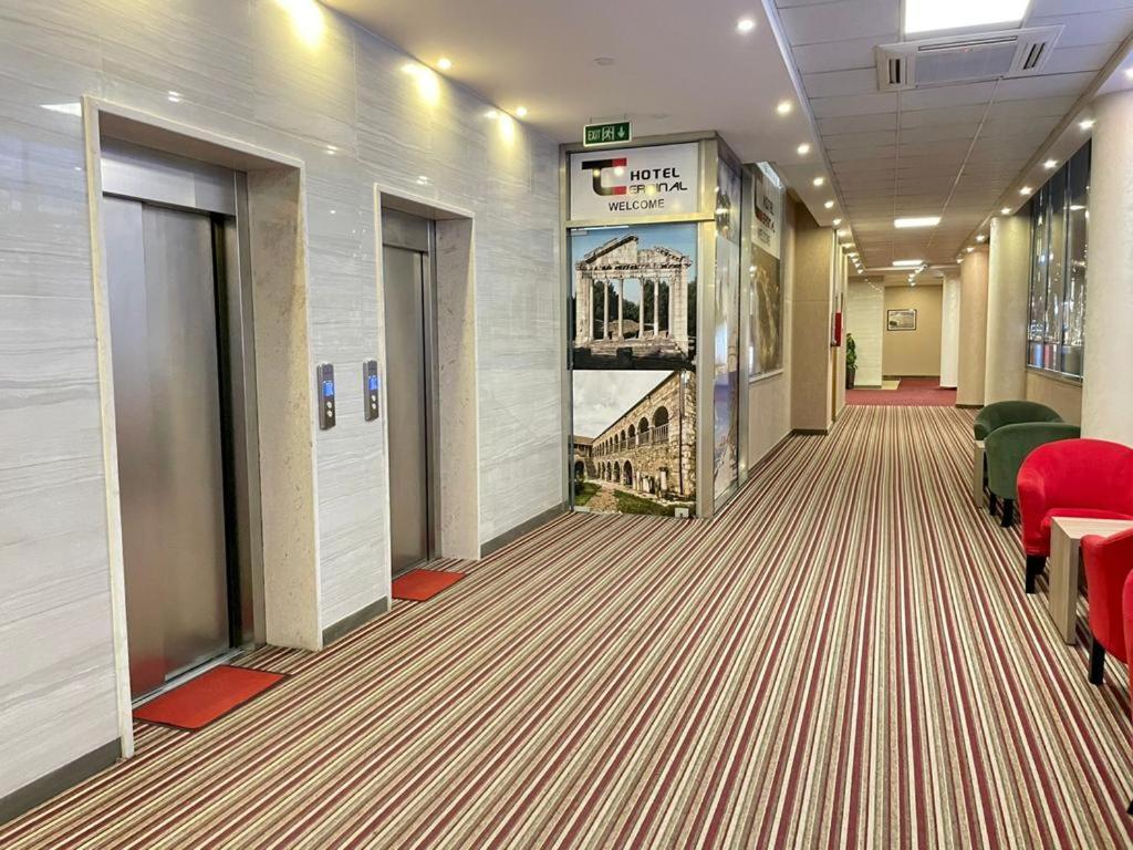 Hotel Terminal Tiranë Luaran gambar