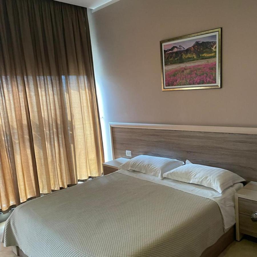 Hotel Terminal Tiranë Luaran gambar