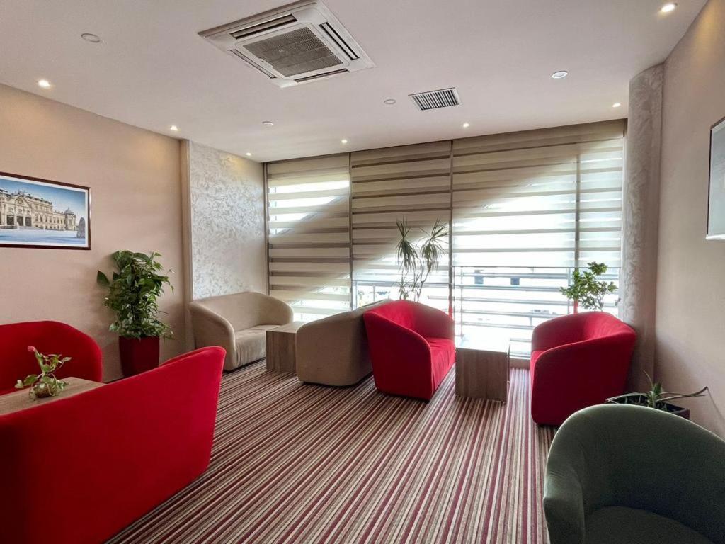 Hotel Terminal Tiranë Luaran gambar