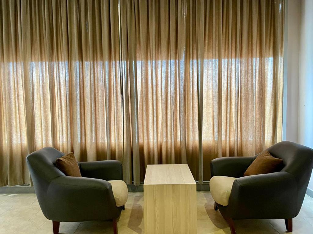 Hotel Terminal Tiranë Luaran gambar