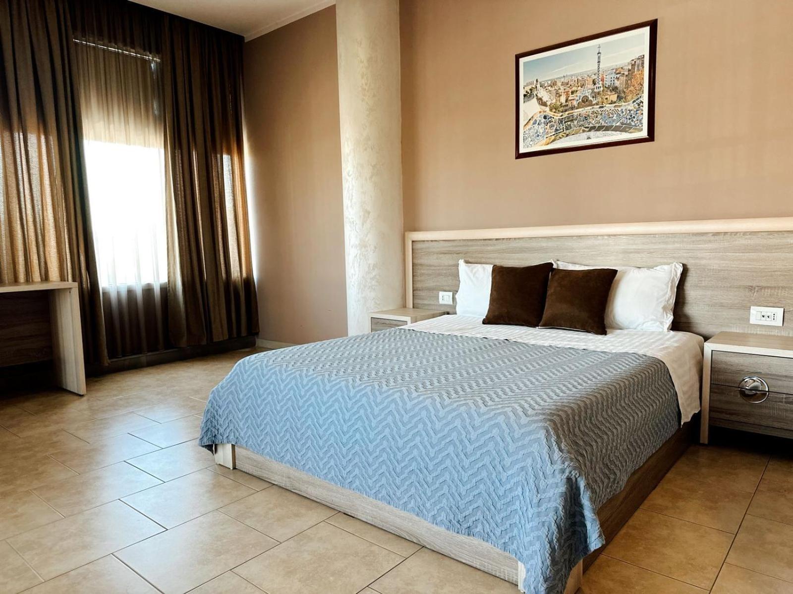 Hotel Terminal Tiranë Luaran gambar