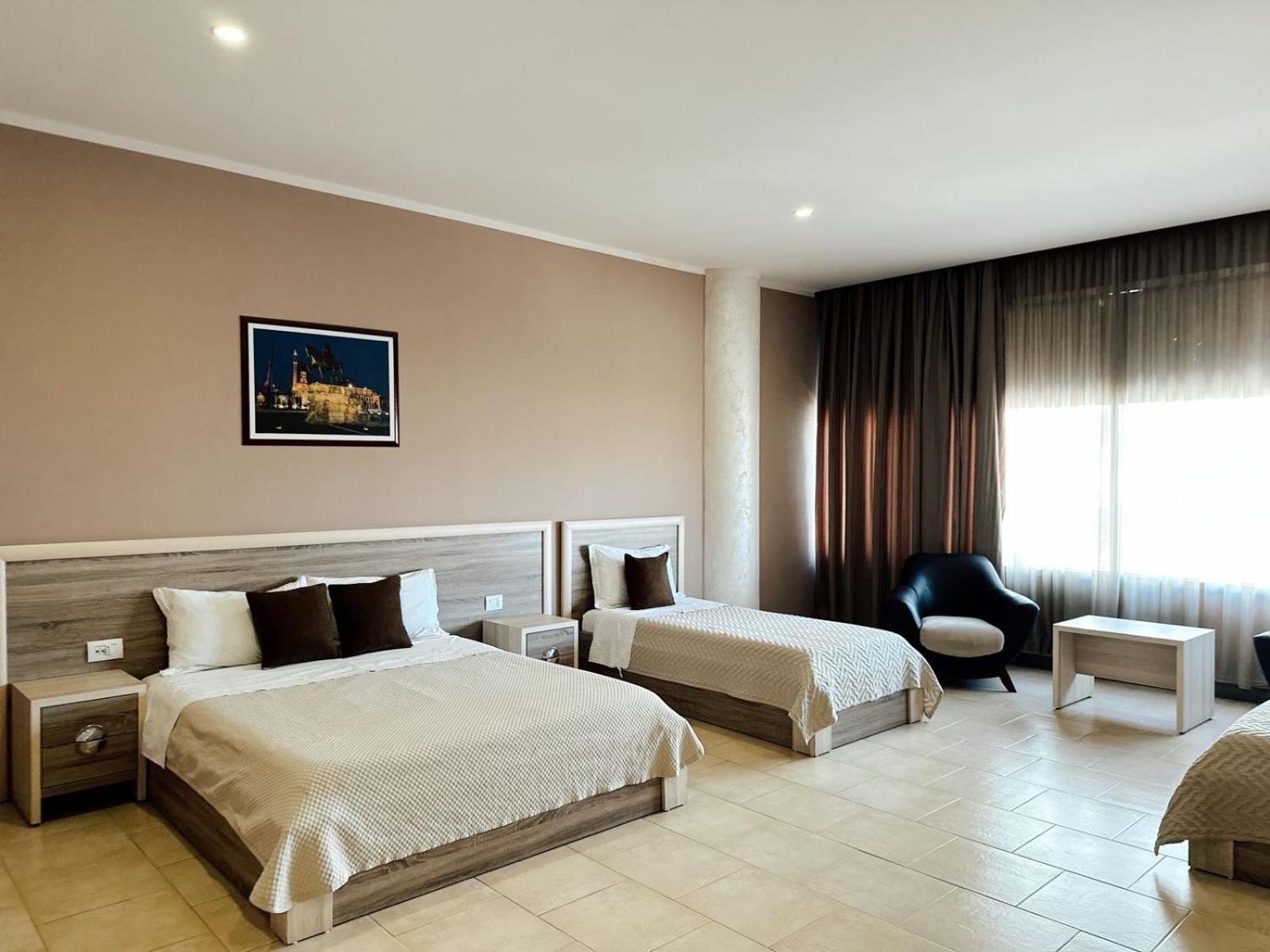 Hotel Terminal Tiranë Luaran gambar
