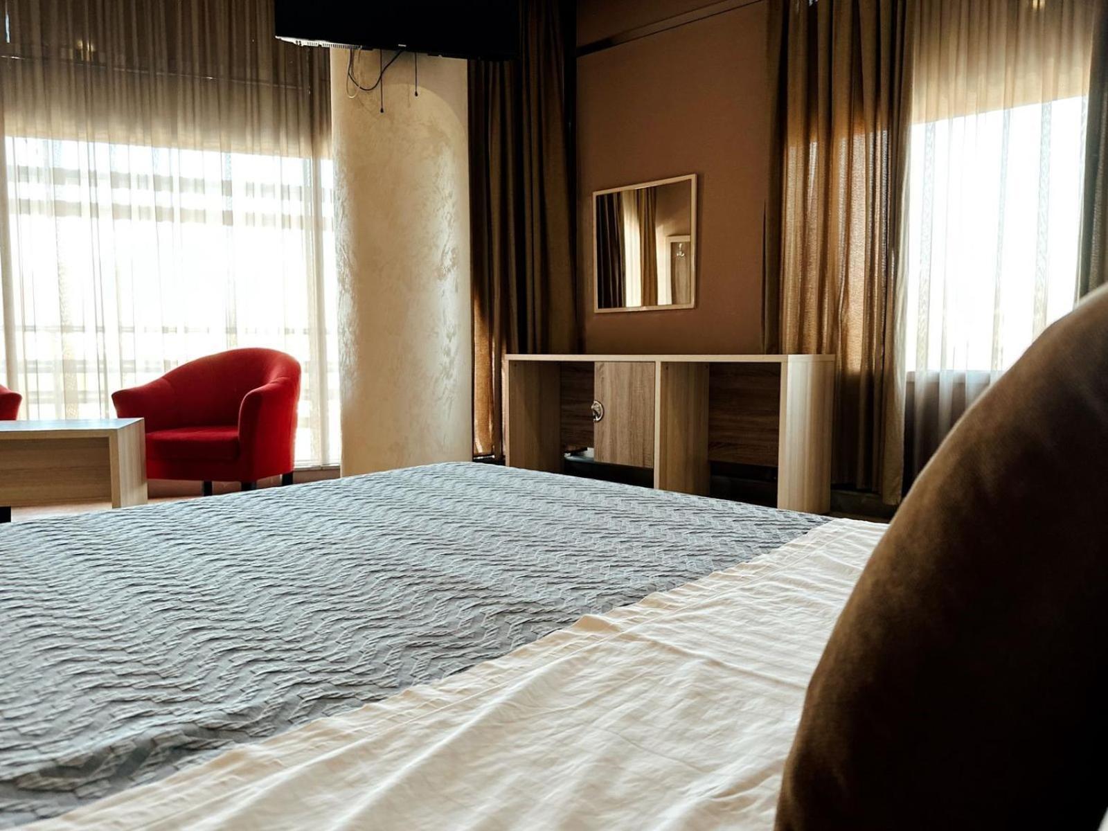 Hotel Terminal Tiranë Luaran gambar