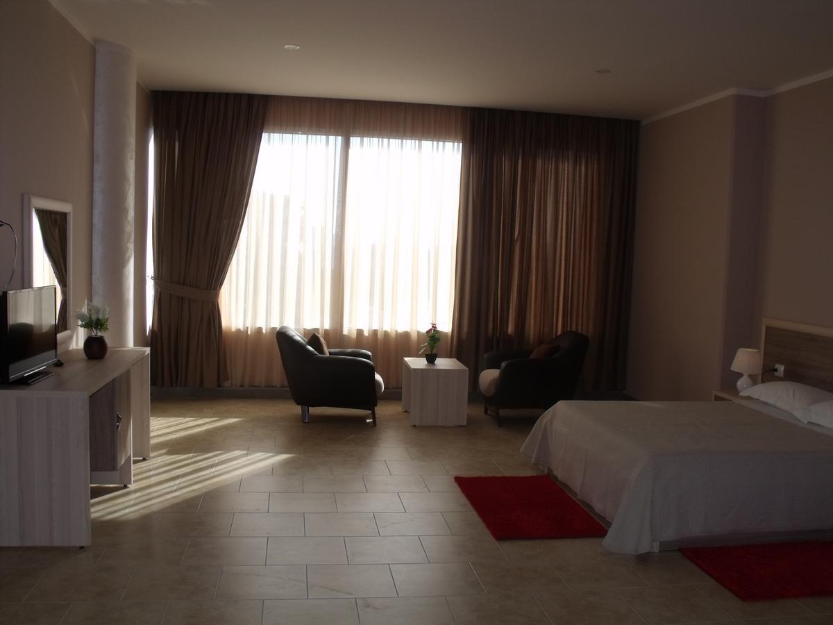 Hotel Terminal Tiranë Luaran gambar