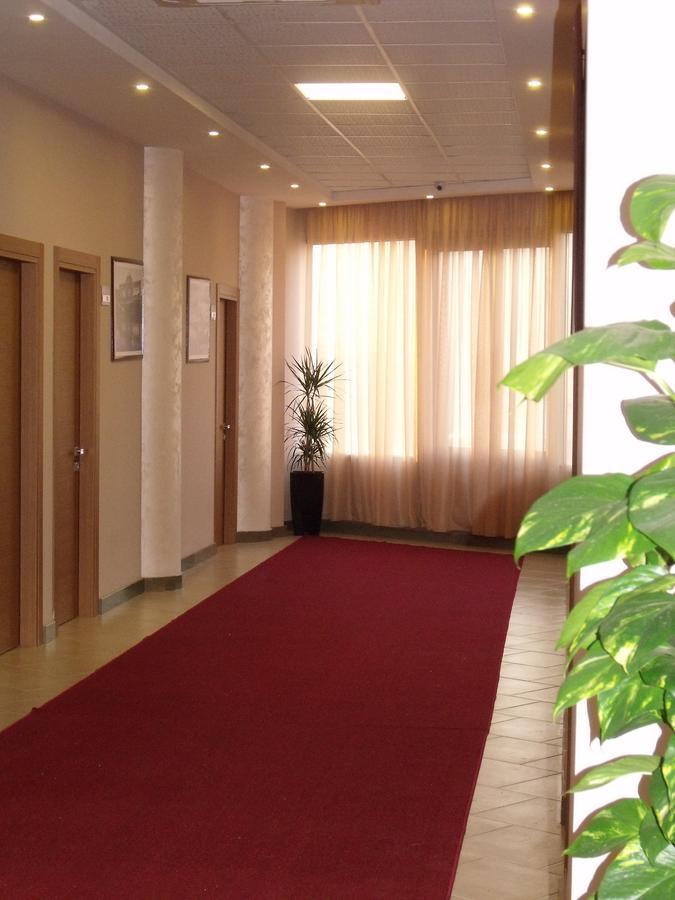 Hotel Terminal Tiranë Luaran gambar