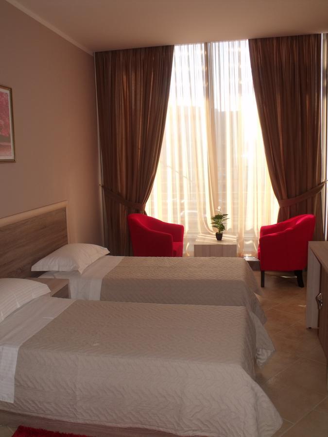 Hotel Terminal Tiranë Luaran gambar