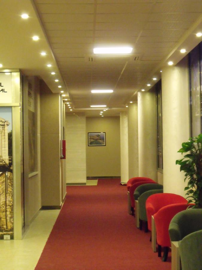 Hotel Terminal Tiranë Luaran gambar