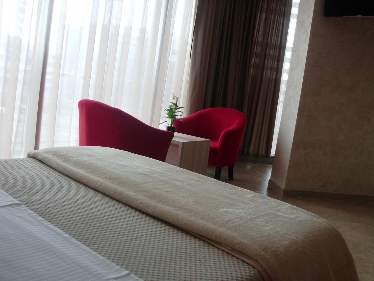 Hotel Terminal Tiranë Luaran gambar