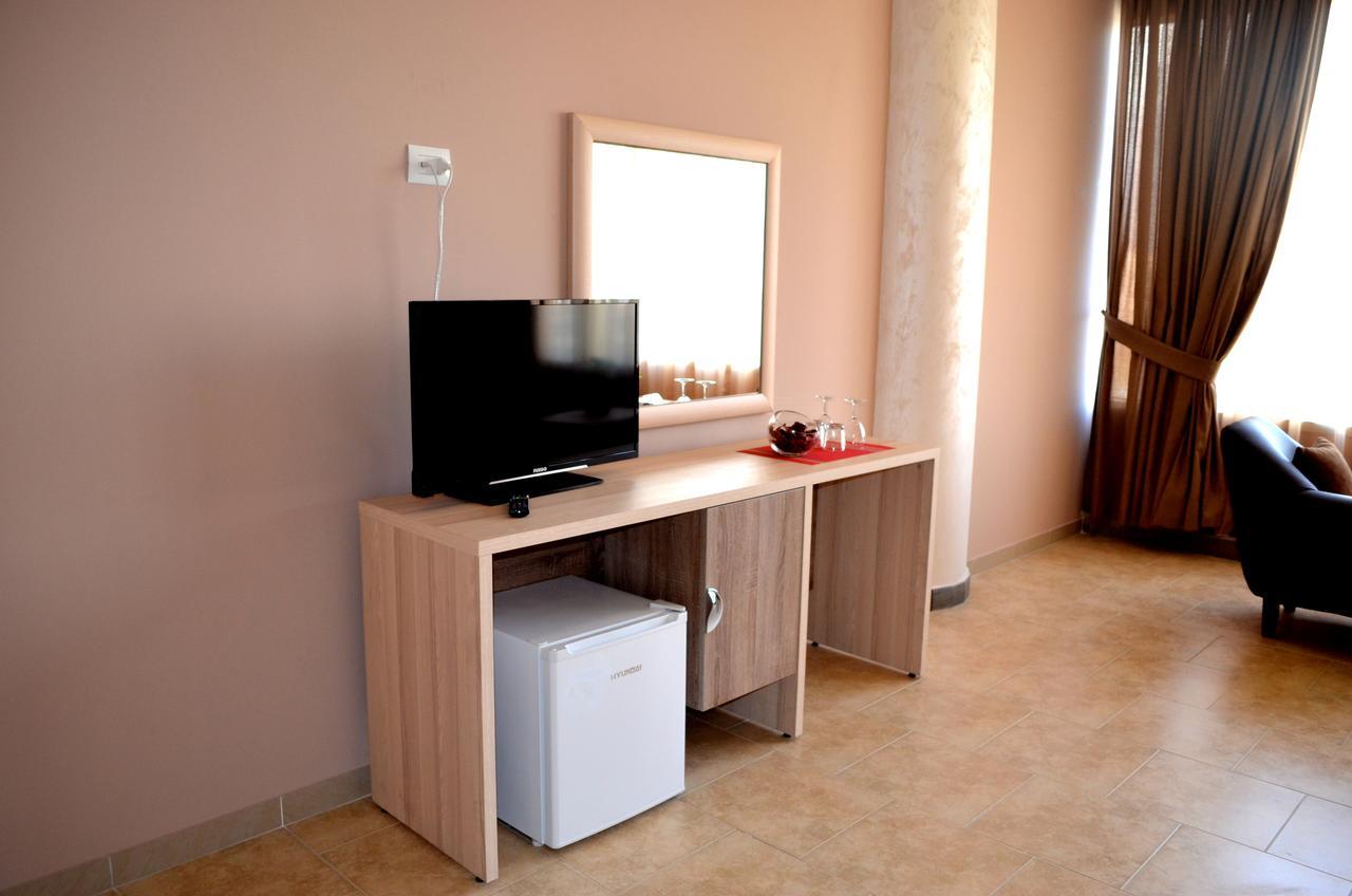 Hotel Terminal Tiranë Luaran gambar