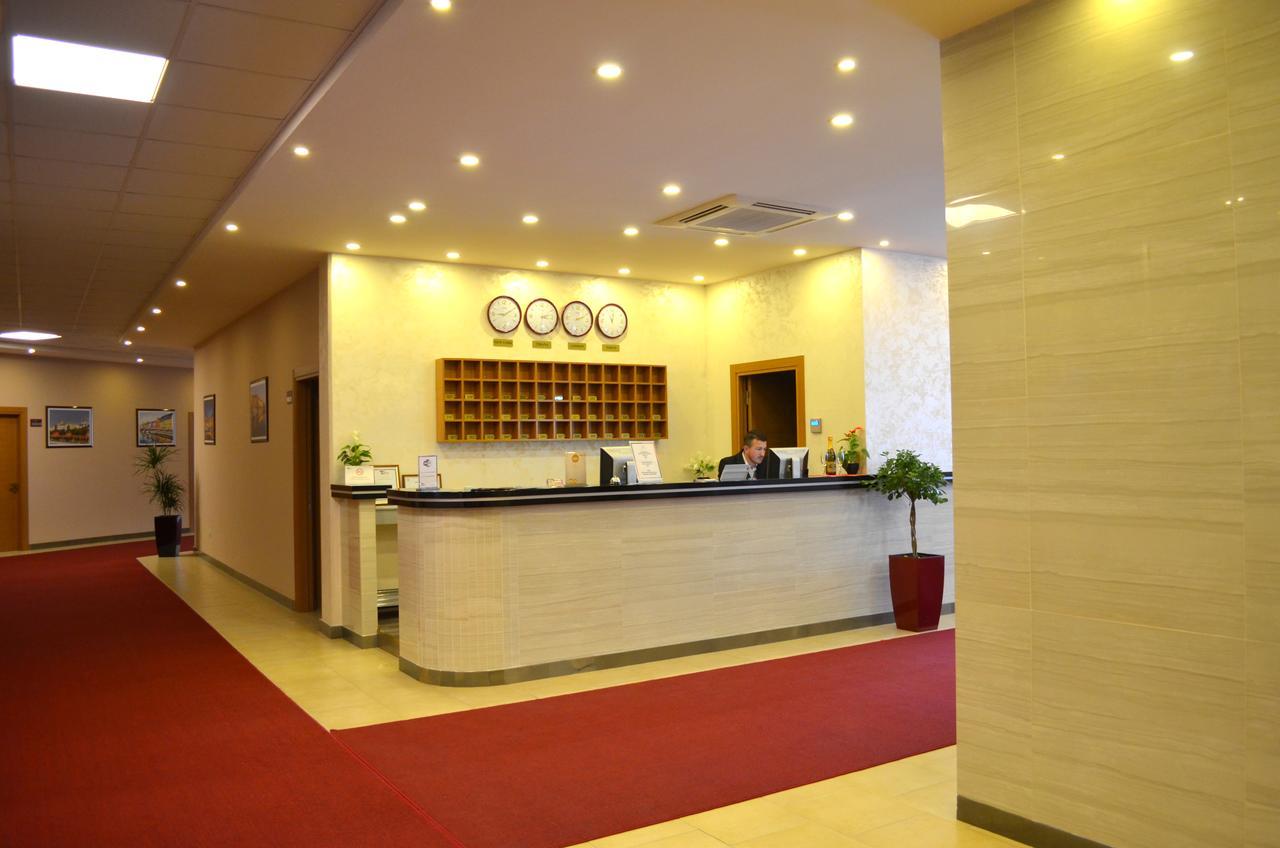 Hotel Terminal Tiranë Luaran gambar