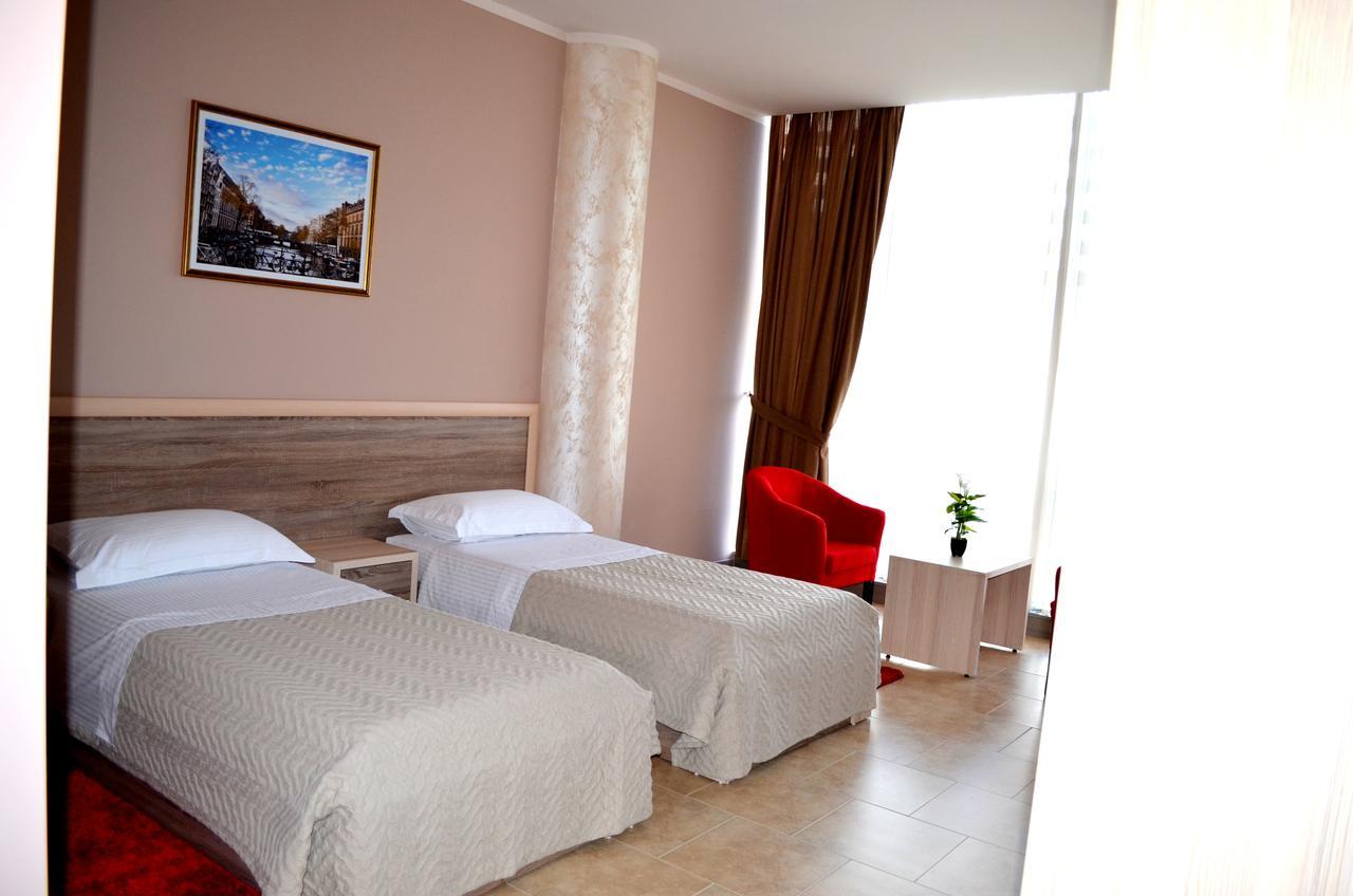 Hotel Terminal Tiranë Luaran gambar
