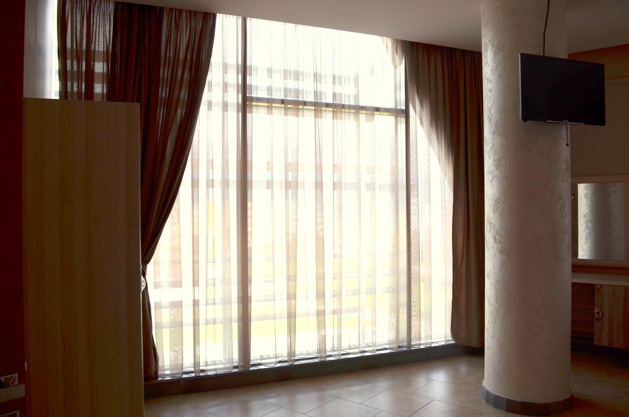 Hotel Terminal Tiranë Luaran gambar
