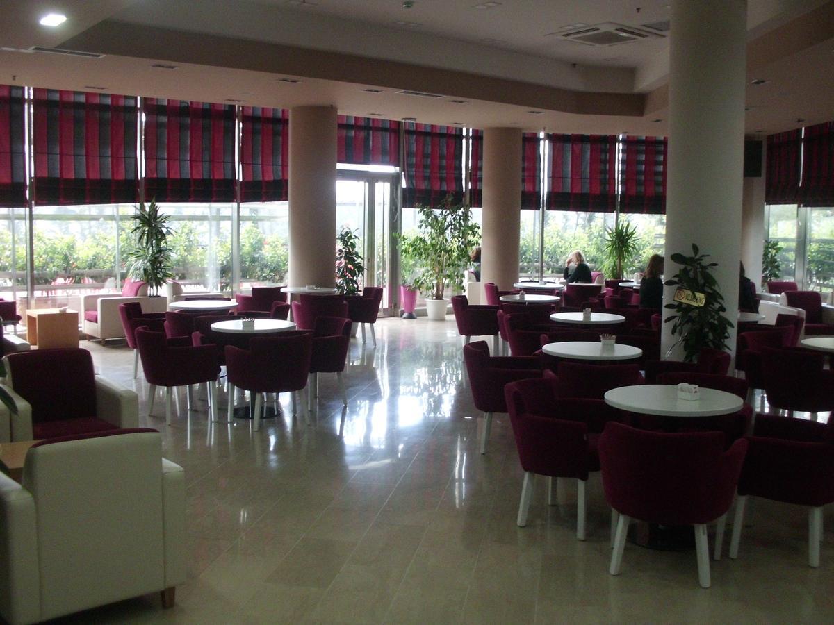 Hotel Terminal Tiranë Luaran gambar